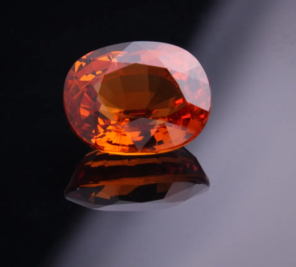 Mandaringranat oval 13,54ct - intense orange, ausgesprochen selten in dieser Größe!