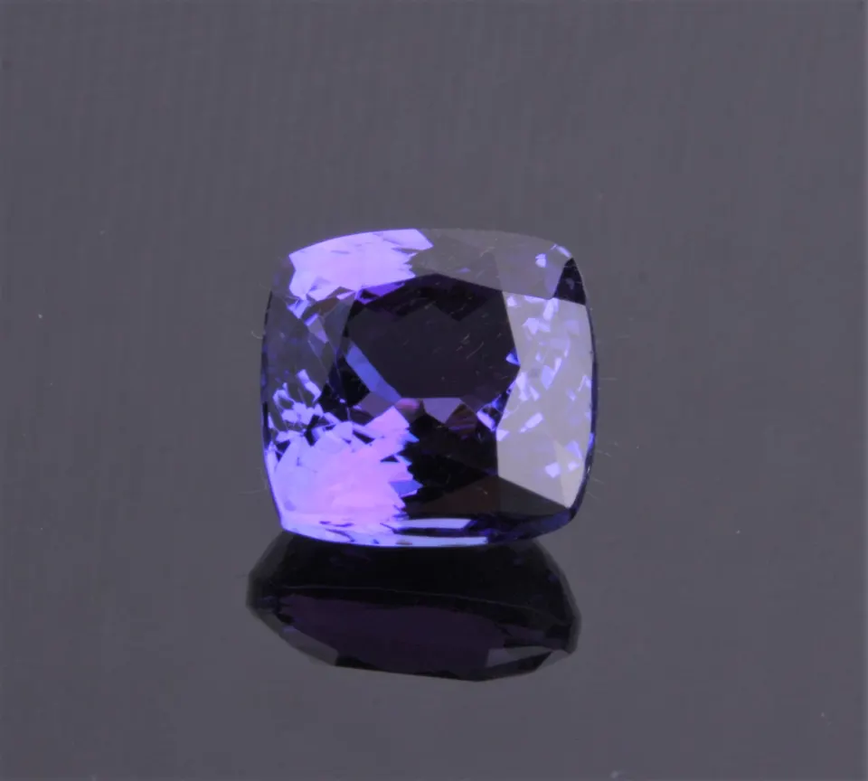 Tansanit cushion 4,85ct, augenrein