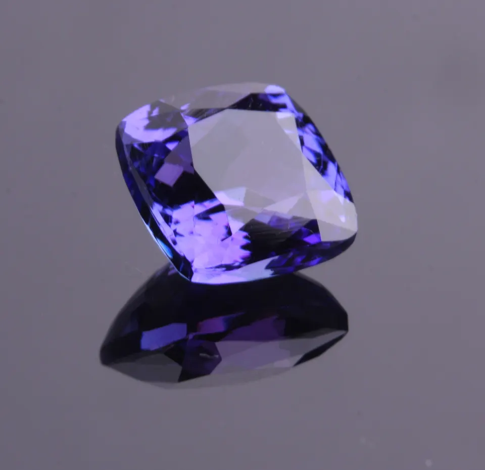 Tansanit cushion 4,85ct, augenrein