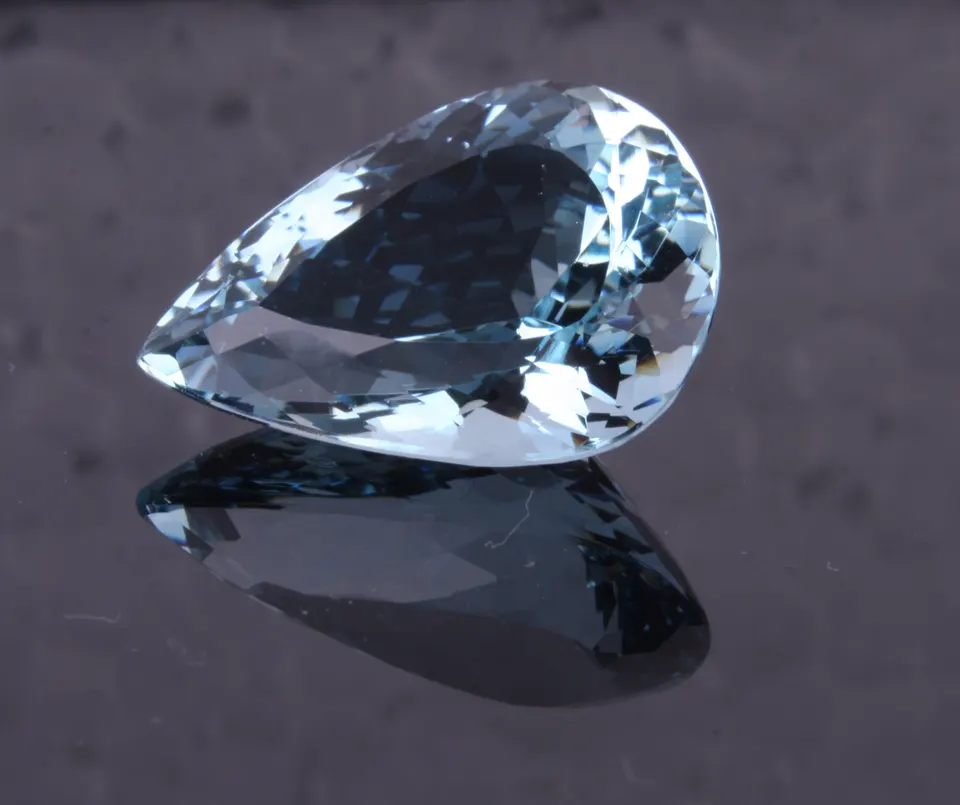 Aquamarin, med.blue, pear facet., 15,44ct augenrein