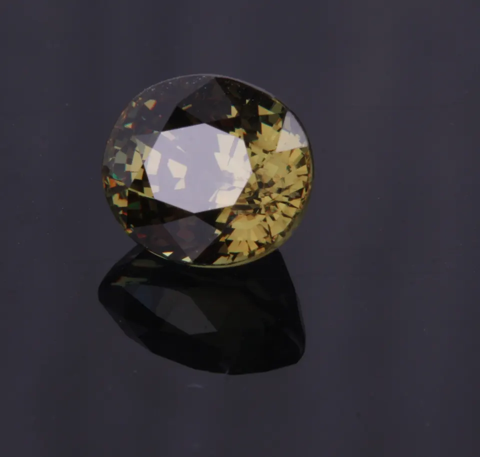 Demantoid in außergewöhnlicher Größe oval (Namibia) 4,54ct gelbl.grün