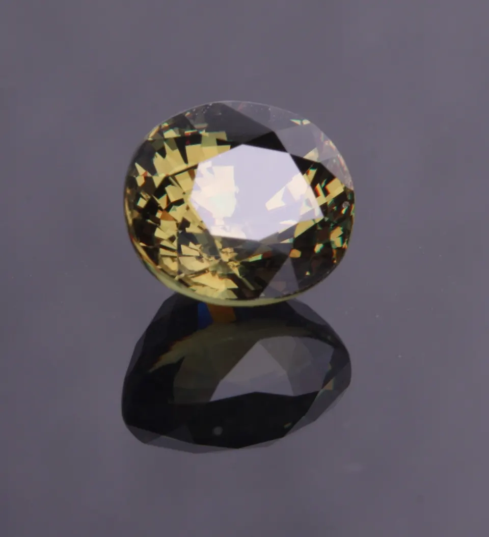 Demantoid in außergewöhnlicher Größe oval (Namibia) 4,54ct gelbl.grün