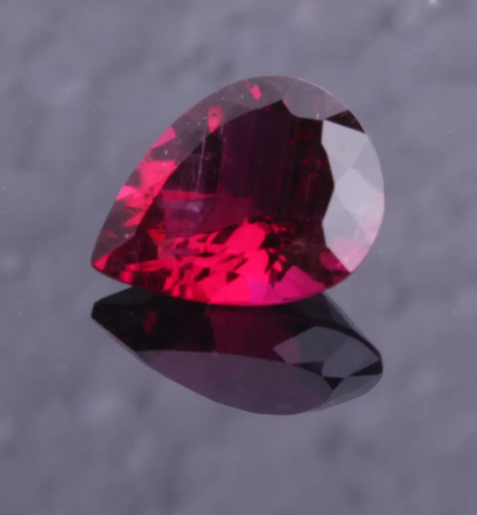 Turmalin (Rubellit) pear fac. 15,5x12,3mm - 7,26ct (TUR-R04)