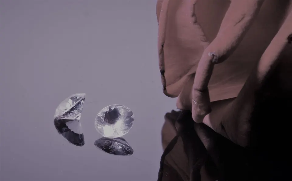 Weiße Saphire - die "echte" Alternative zu Diamanten - als Top-Edelstein extrem hart, hohe Lichtbrechnung und preislich sehr attraktiv