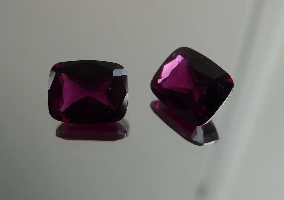 Granat Pärchen Cushion shape 7,35ct - deep purple (lila)