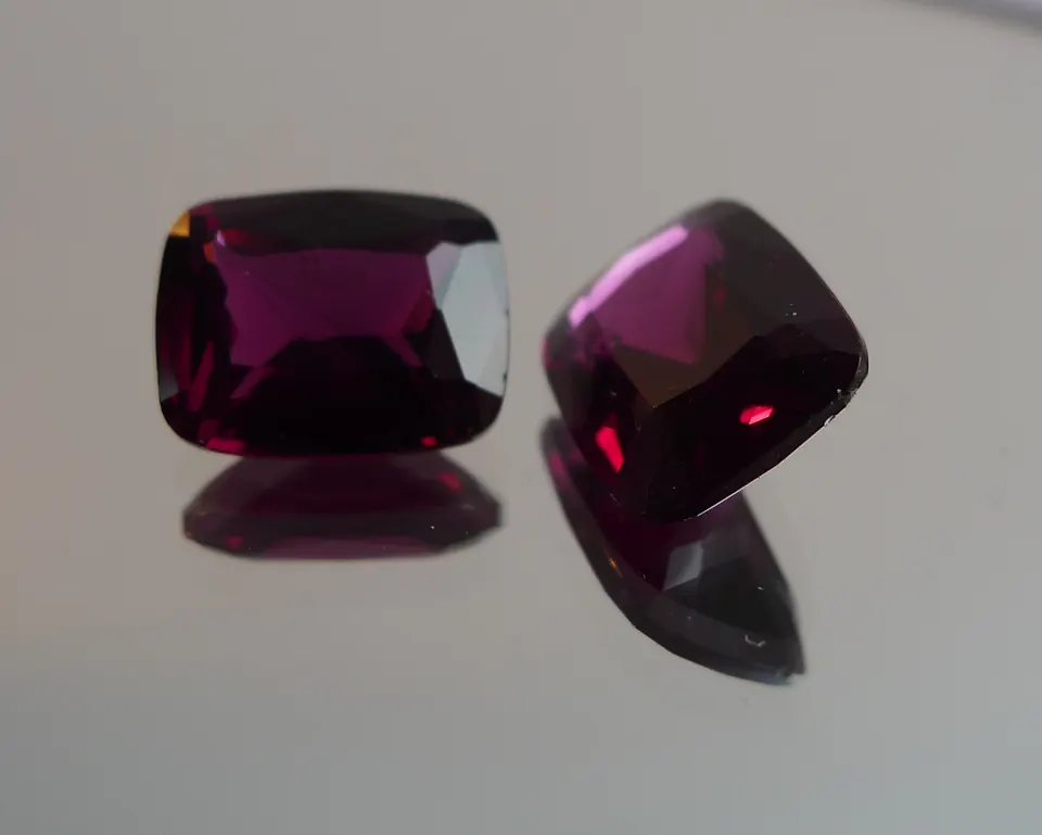 Granat Pärchen Cushion shape 7,35ct - deep purple (lila)