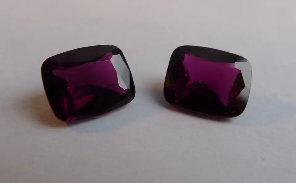Granat Pärchen Cushion shape 7,35ct - deep purple (lila)